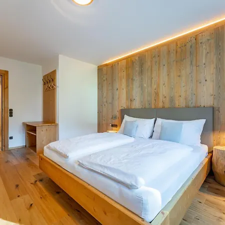 Haus Kitzblick Xl Semesterbostad *